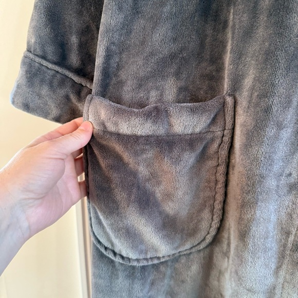 Pottery Barn Long Robe Womens Large Dark Gray Shawl Collar *Missing Belt - Picture 7 of 8